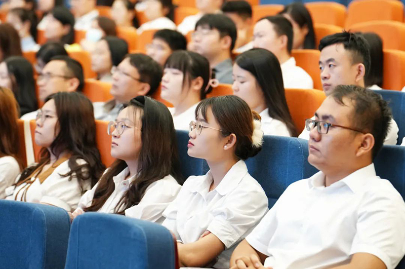 踔厲奮發(fā)，砥礪前行——新華高級(jí)中學(xué)2023-2024學(xué)年第二學(xué)期期末全體教職工大會(huì)
